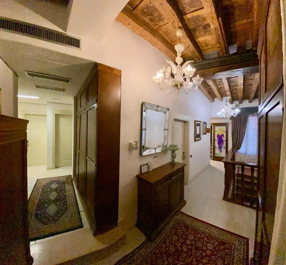 Hotel Bridge Venedig 3*,