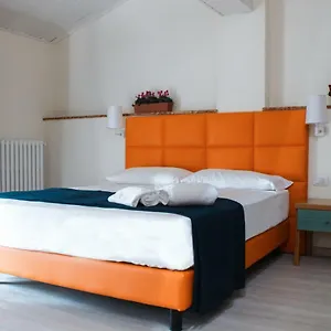 villa-azzurra-viale-felsina-49-bologna-it.emilia-romagnahotels.net/