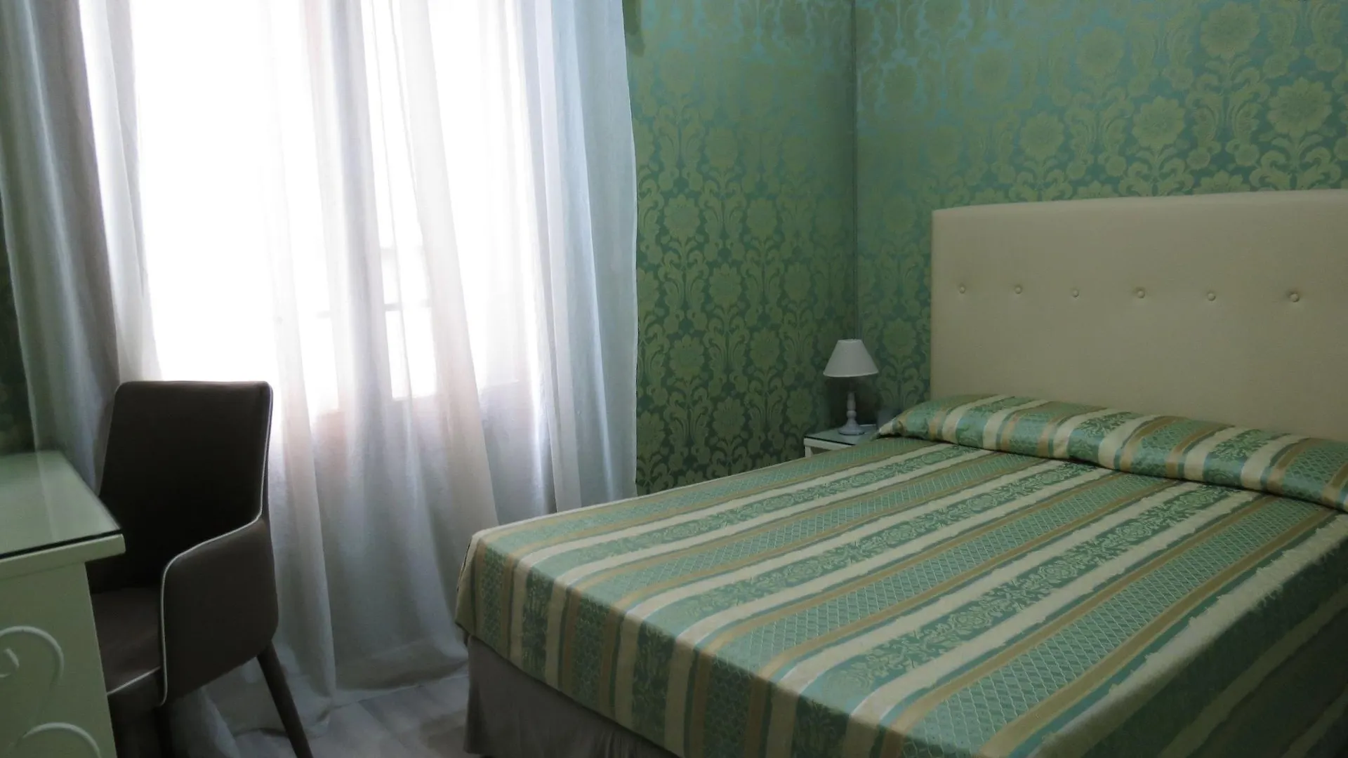Hotel Bridge Венеция Италия