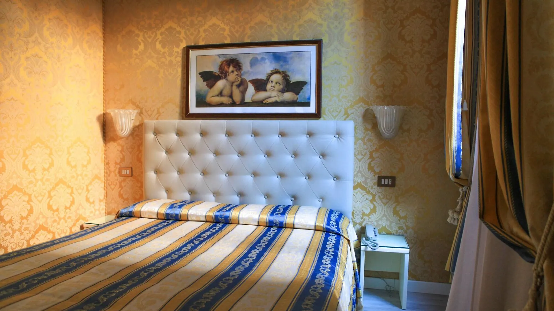 Hotel Bridge Венеция 3*,  Италия