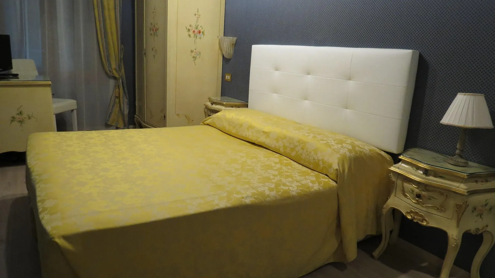 Hotel Bridge Венеция 3*,