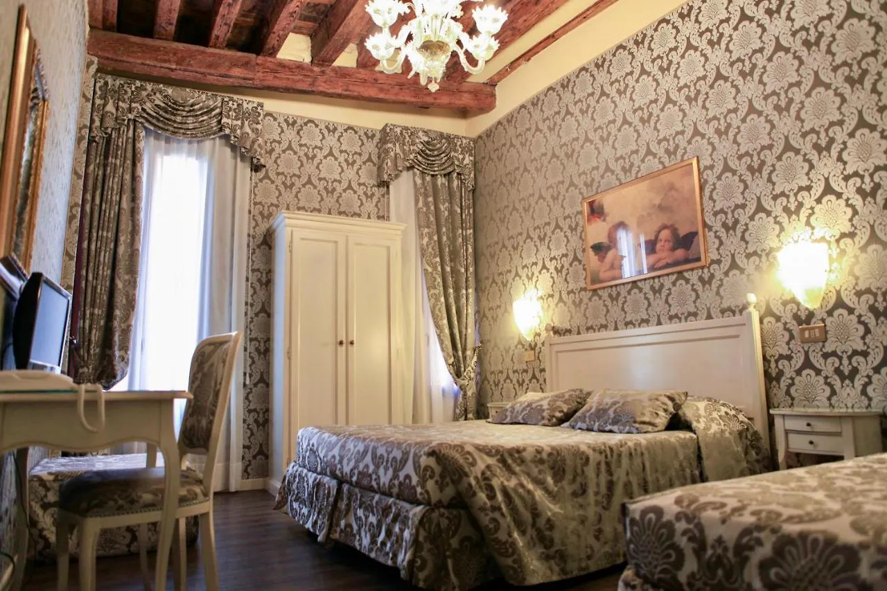 Hotel Bridge Венеция