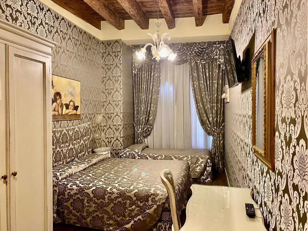Hotel Bridge Венеция 3*,