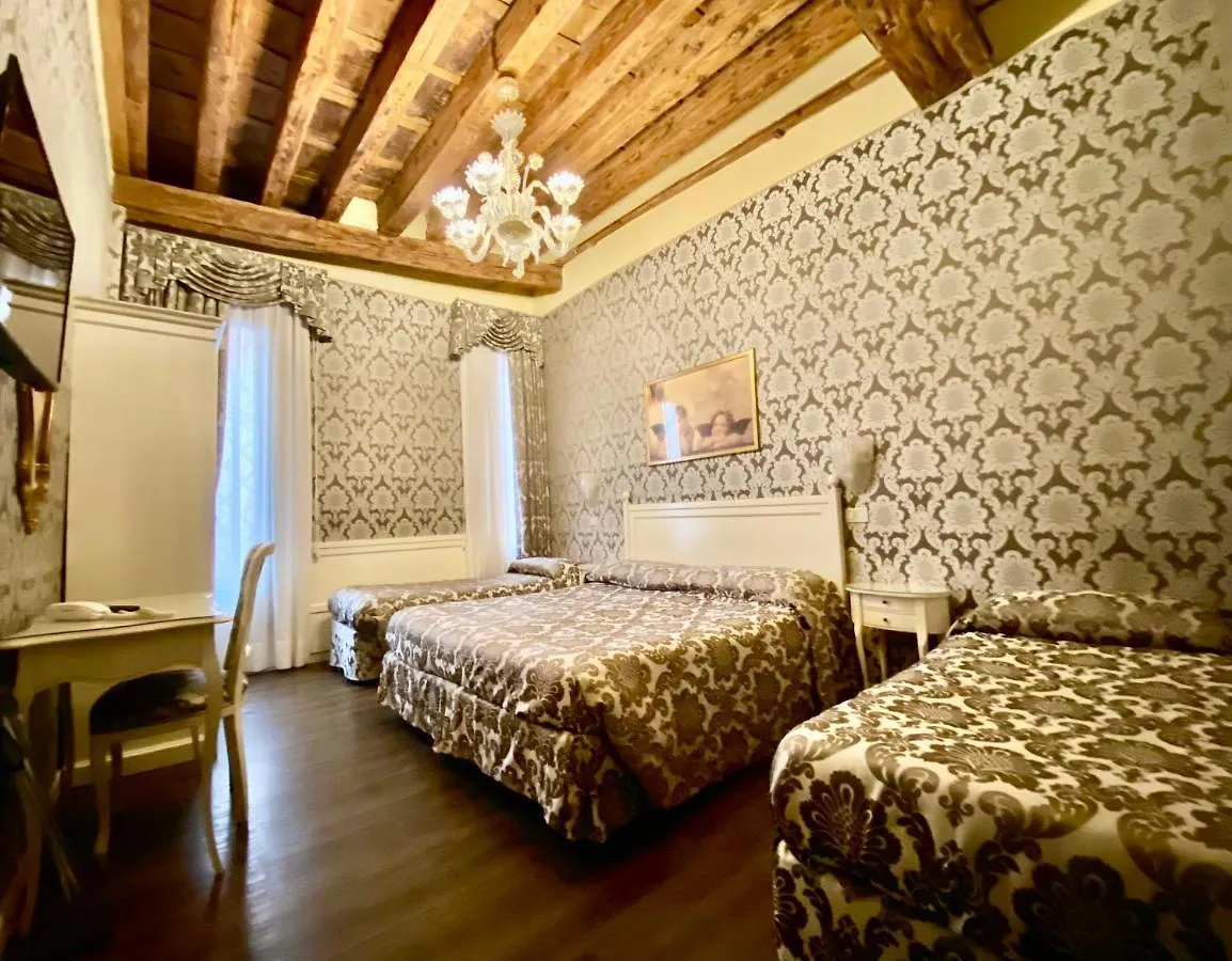 Hotel Bridge Венеция
