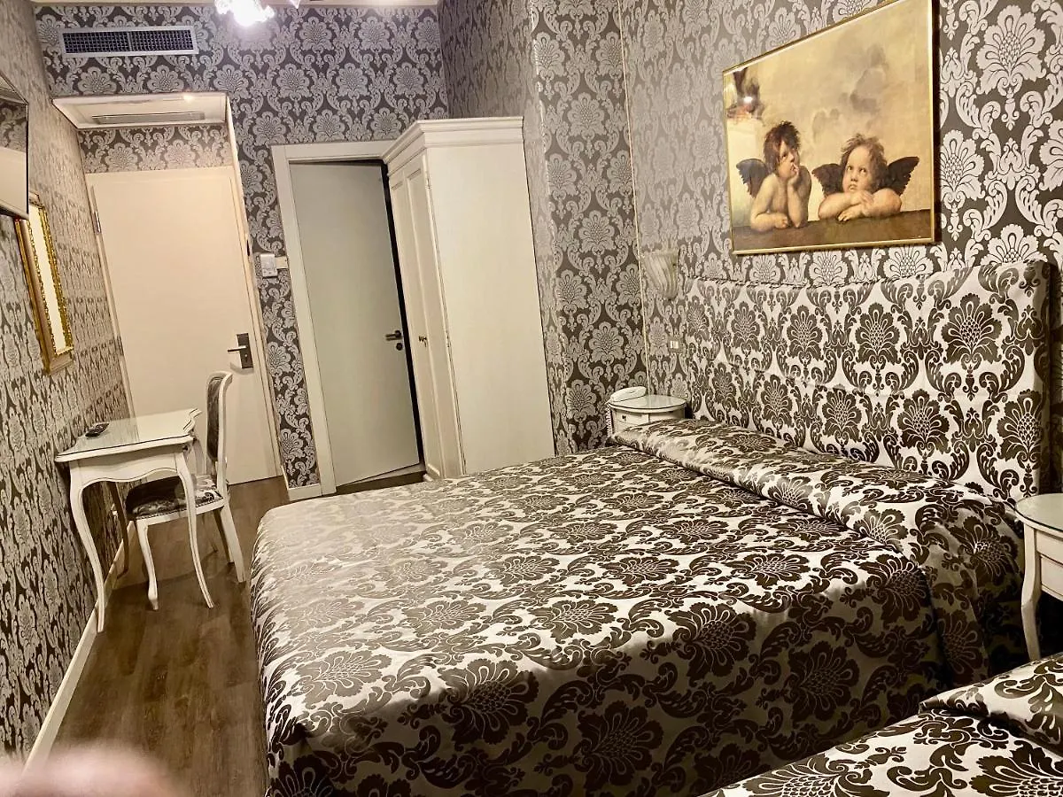Hotel Bridge Венеция Италия