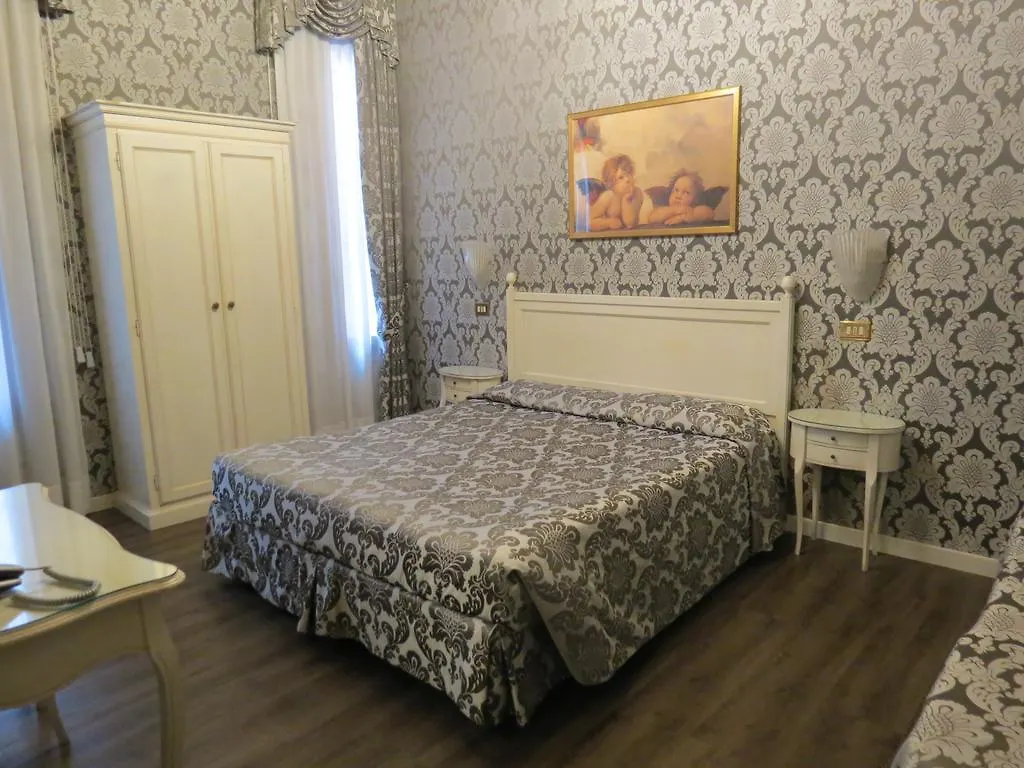 Hotel Bridge Венеция 3*,