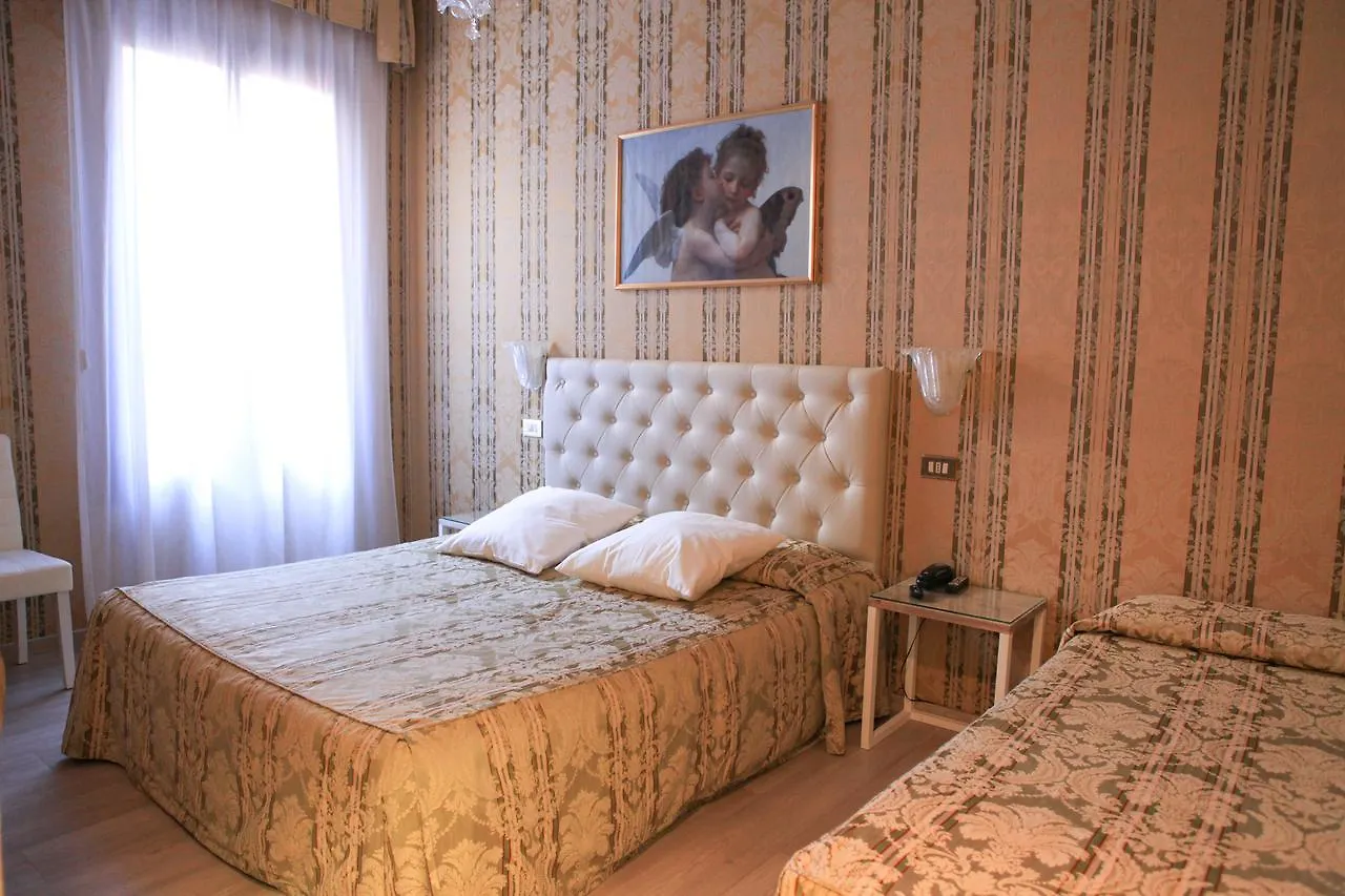 Hotel Bridge Венеция